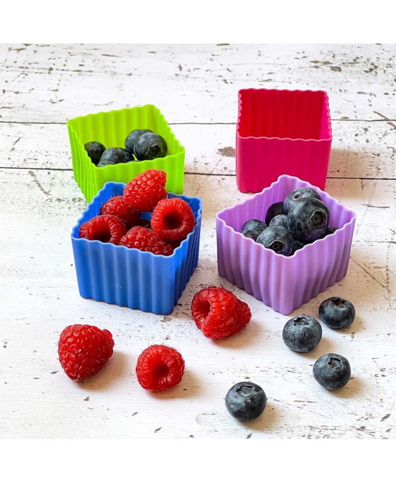 siliconen vierkanten doosjes om je fruit mee te nemen in de brooddoos. Yumbox